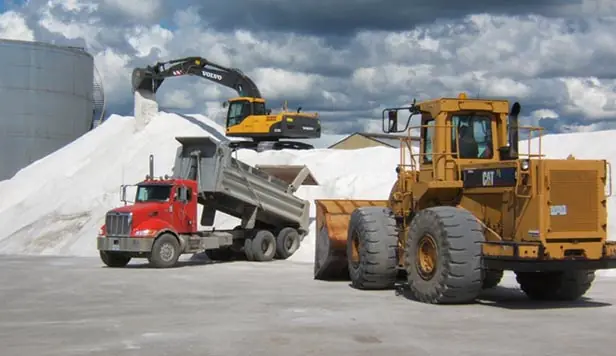 Road maintenance with de-icing salt